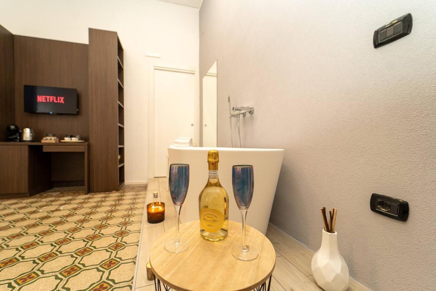 La Piazza Suite 那不勒斯 外观 照片