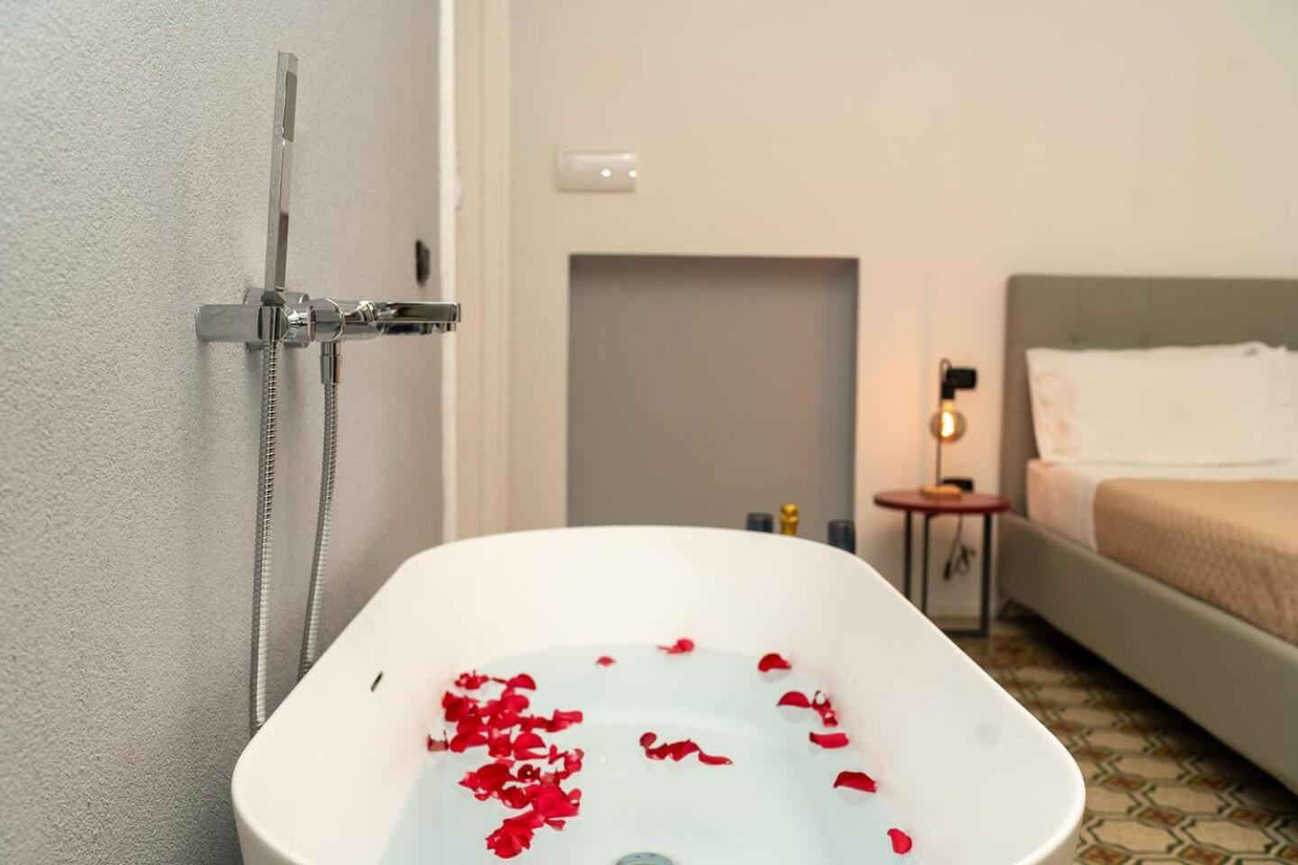 La Piazza Suite 那不勒斯 外观 照片